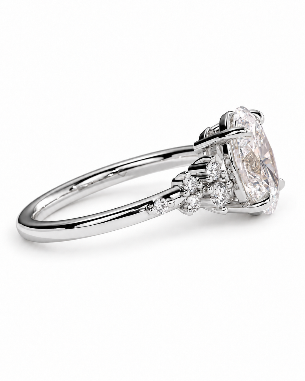 Anillo Romántico corte Oval Oro 18K