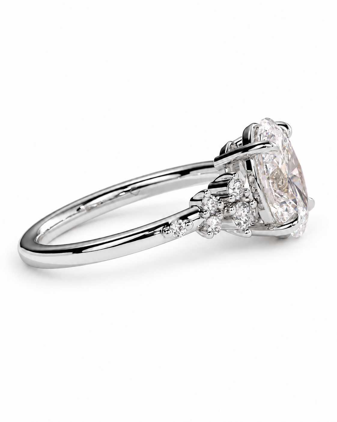 Anillo Romántico corte Oval Oro 18K