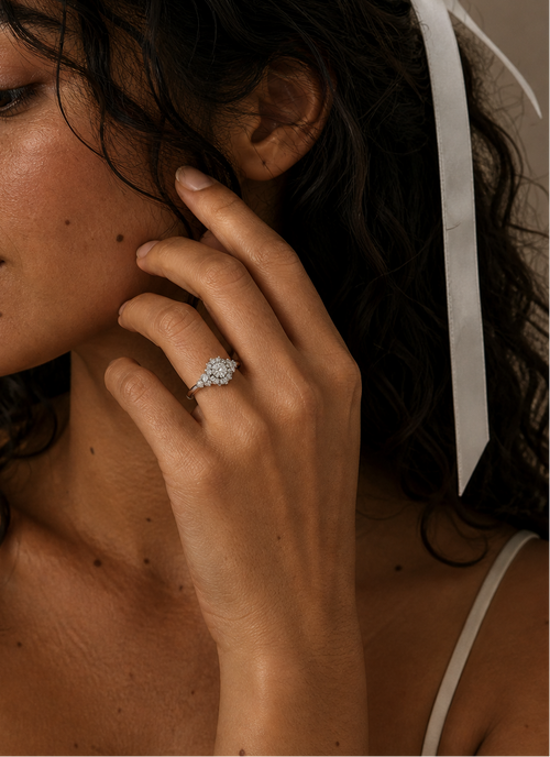Argolla Halo de Diamantes en Oro Blanco 18k